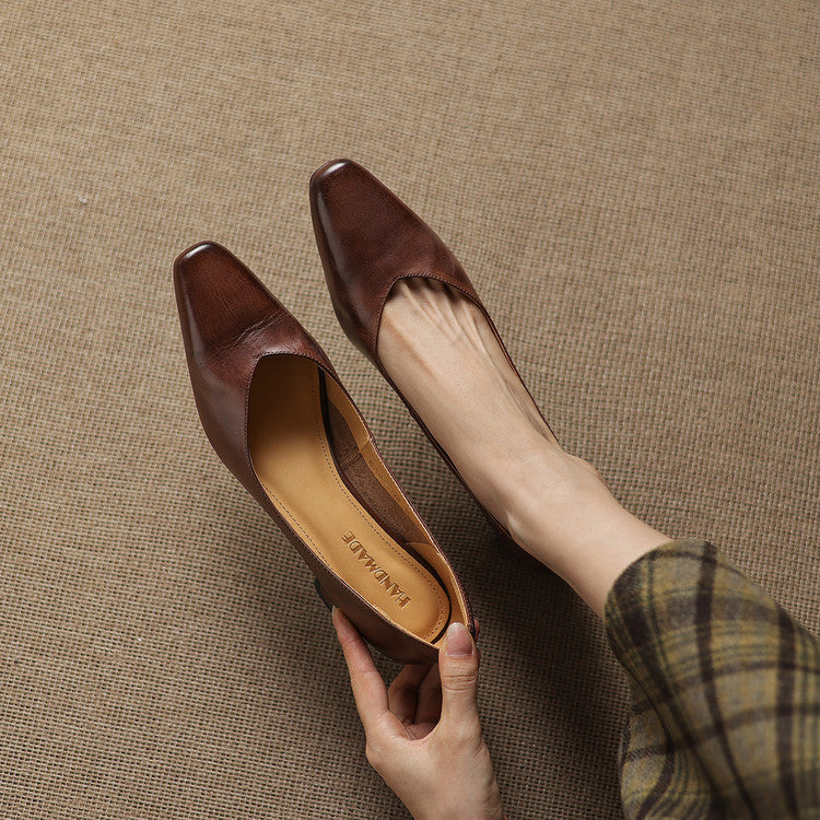 Victoria - Pointed Block Heel Shoes